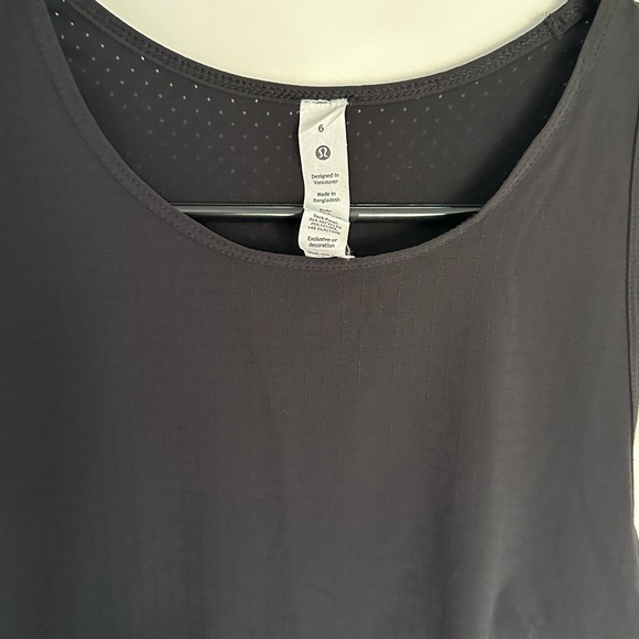 Lululemon Vented Running Tank • Size 6 - Picture 3 of 5